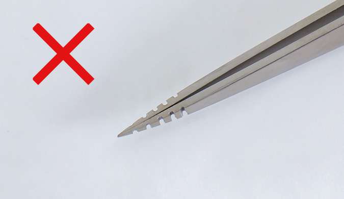 力を入れすぎて先端が反ってしまったNG例